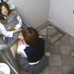 レズ制服JKたちの放課後トイレ個室を隠し撮り
